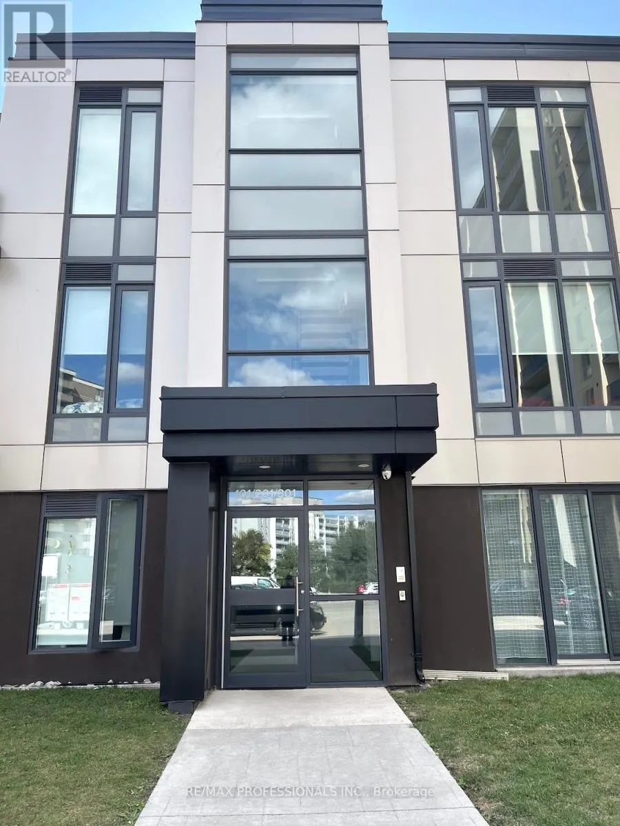 301 - 37 ANTRIM CRESCENT