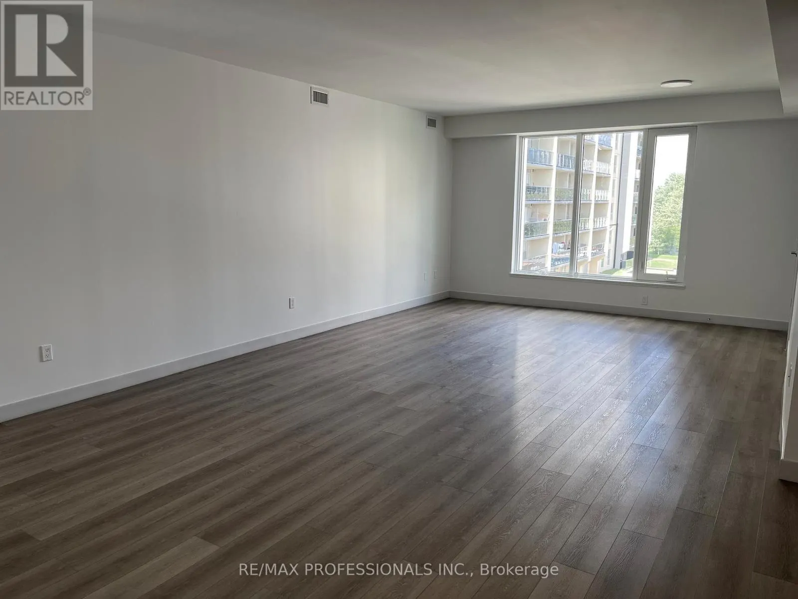 301 - 37 ANTRIM CRESCENT