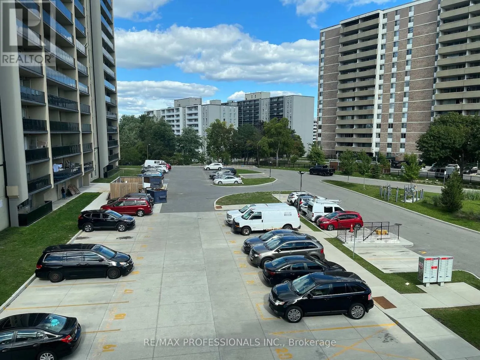 301 - 37 ANTRIM CRESCENT