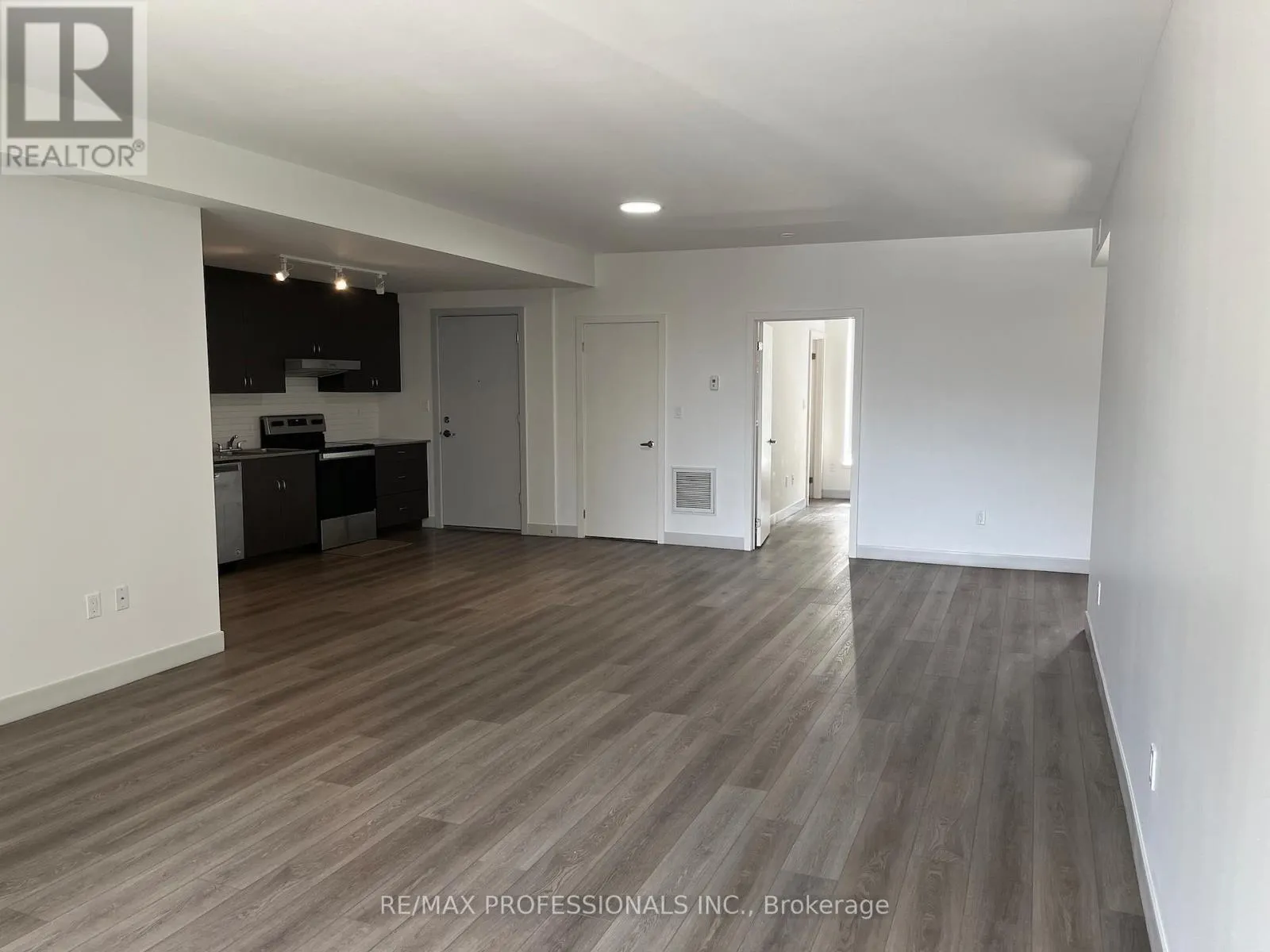 301 - 37 ANTRIM CRESCENT