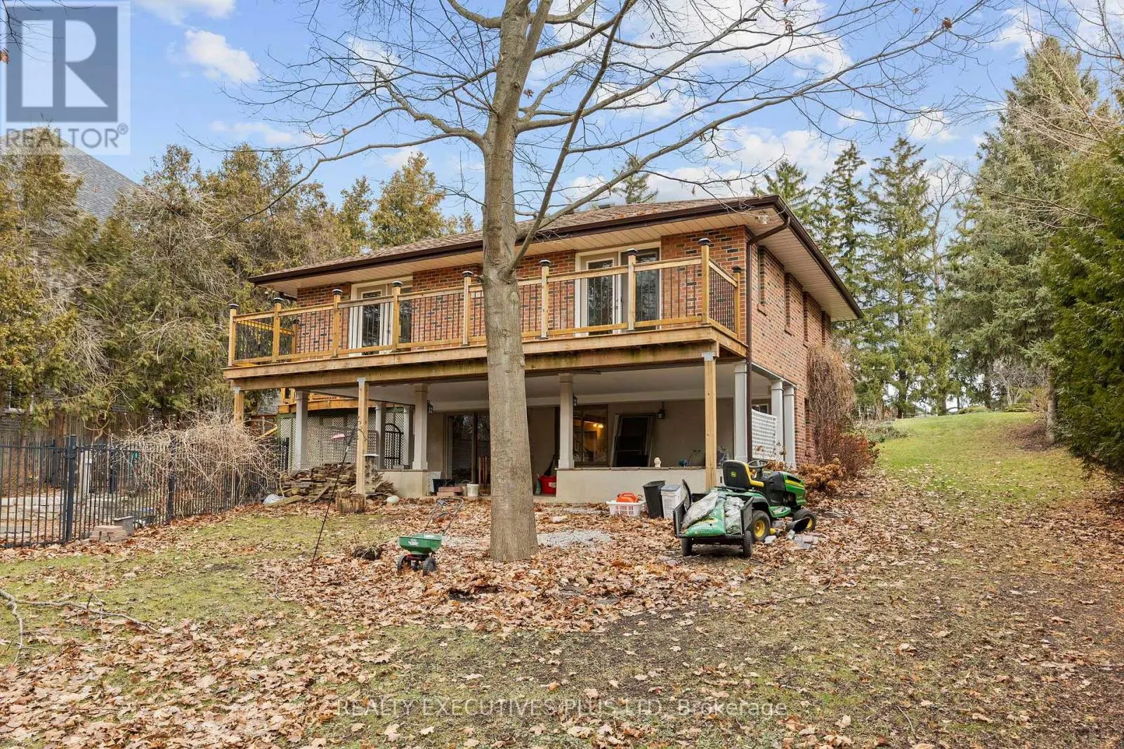 1838 APPLEVIEW ROAD