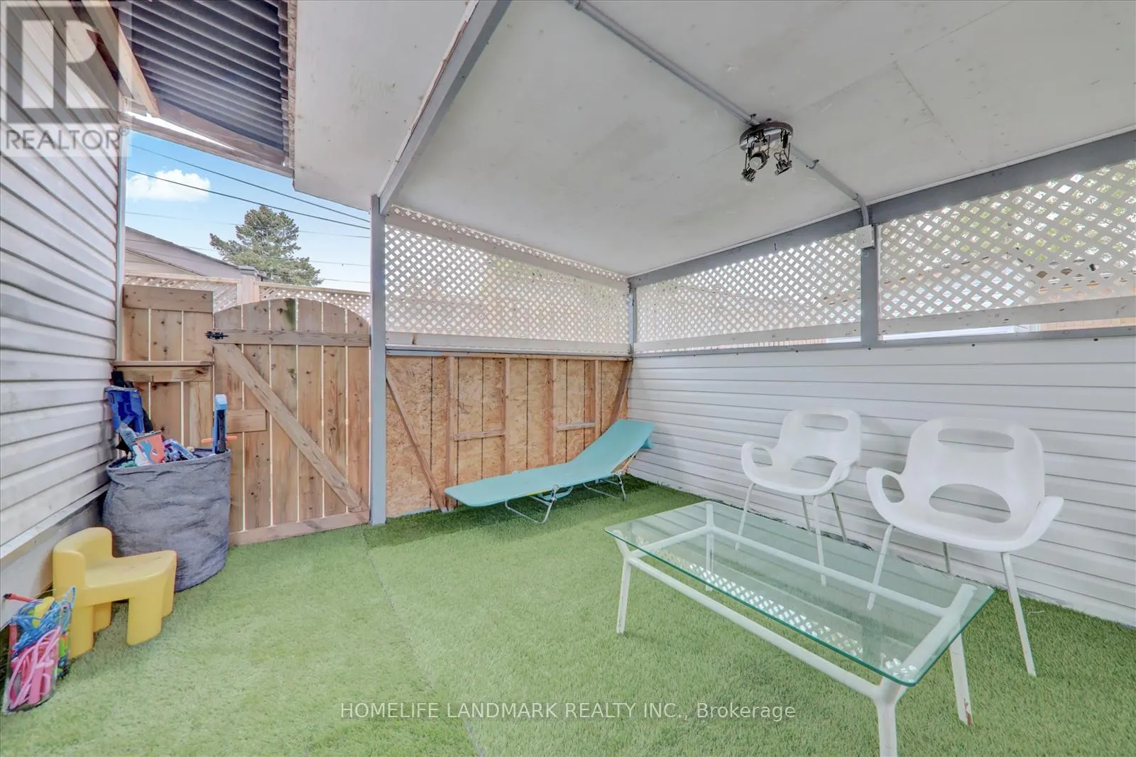71 SUNDANCE CRESCENT