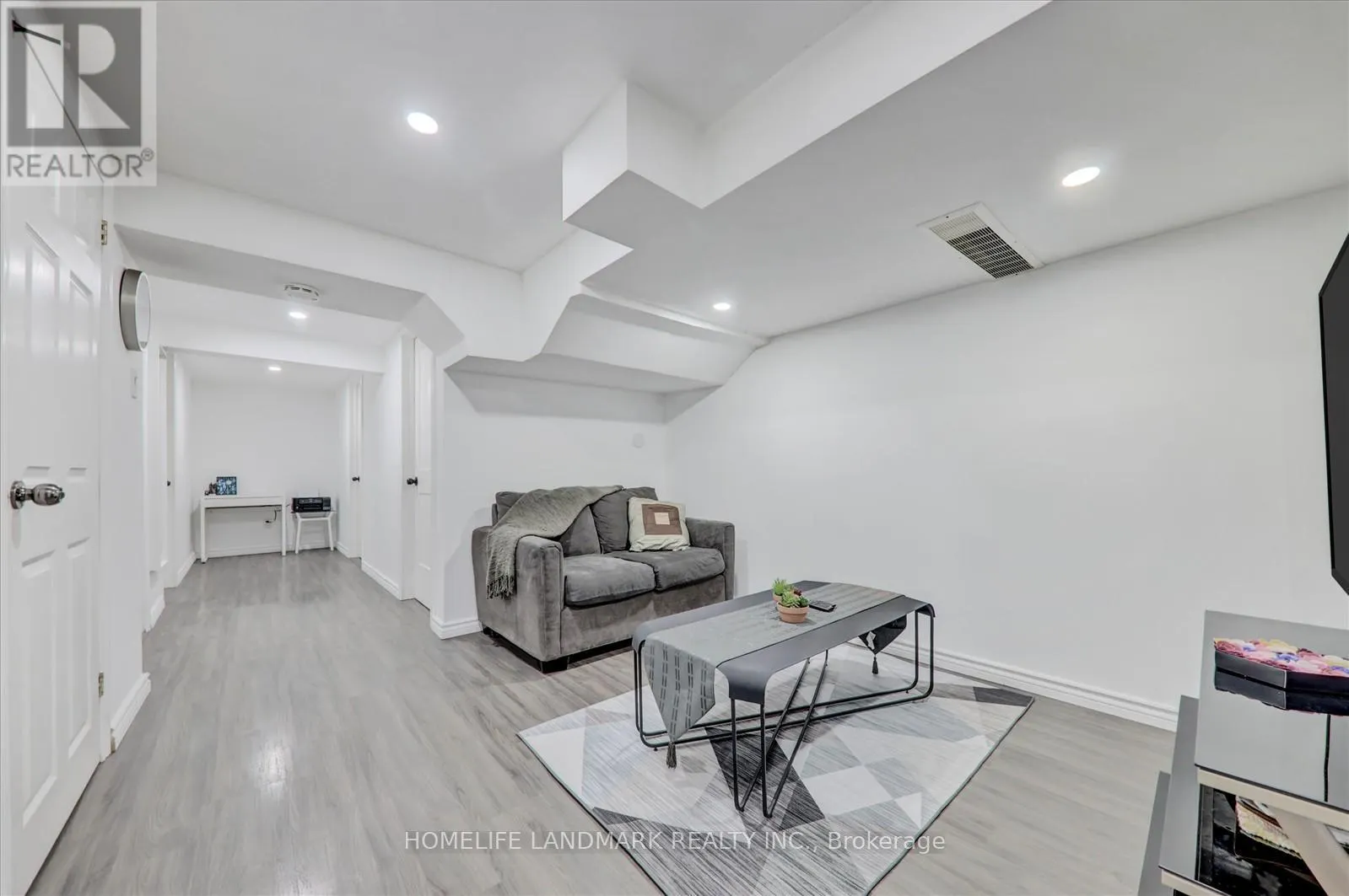 71 SUNDANCE CRESCENT