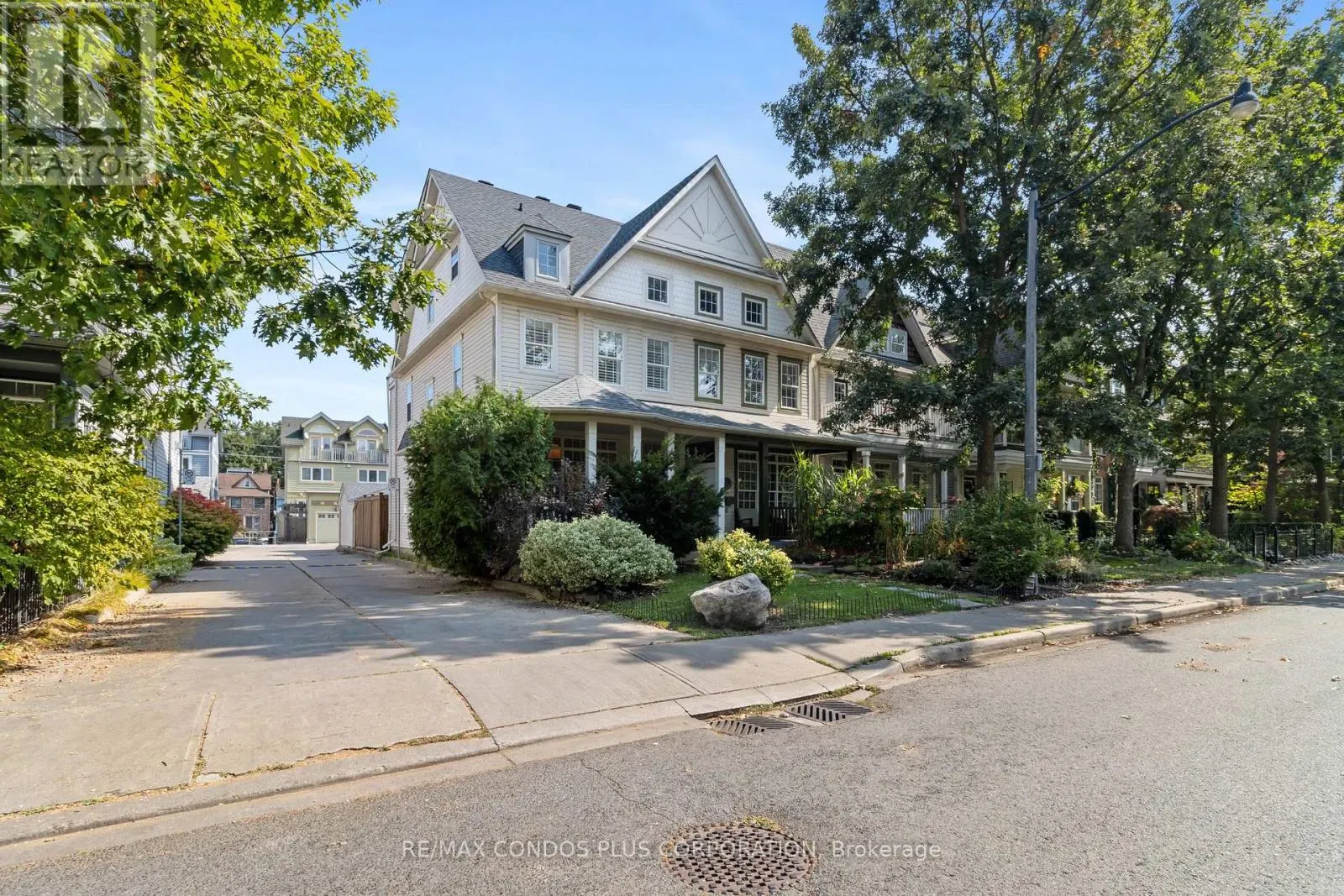 127 BOARDWALK DRIVE