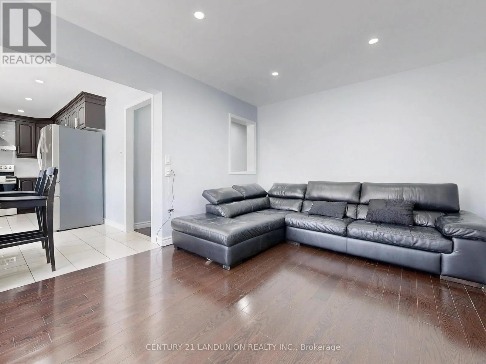 25 BEMERTON COURT