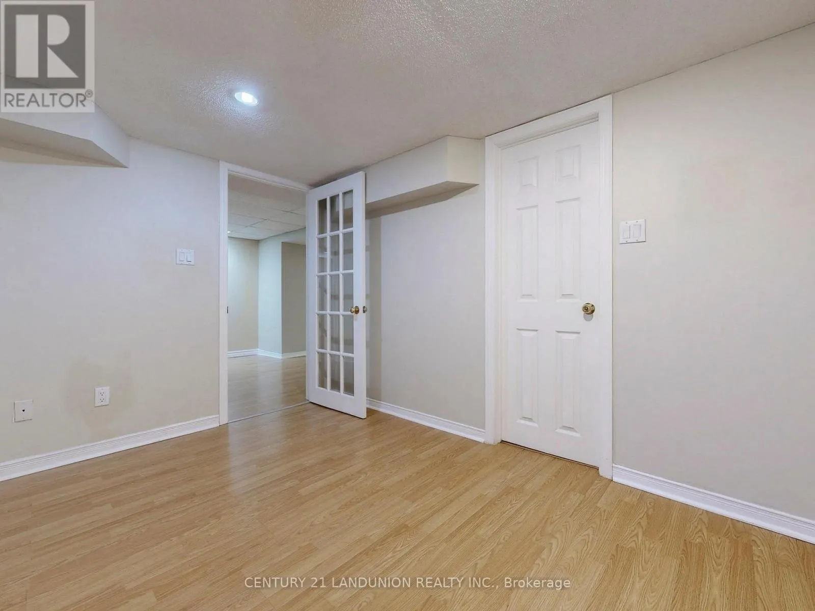 25 BEMERTON COURT