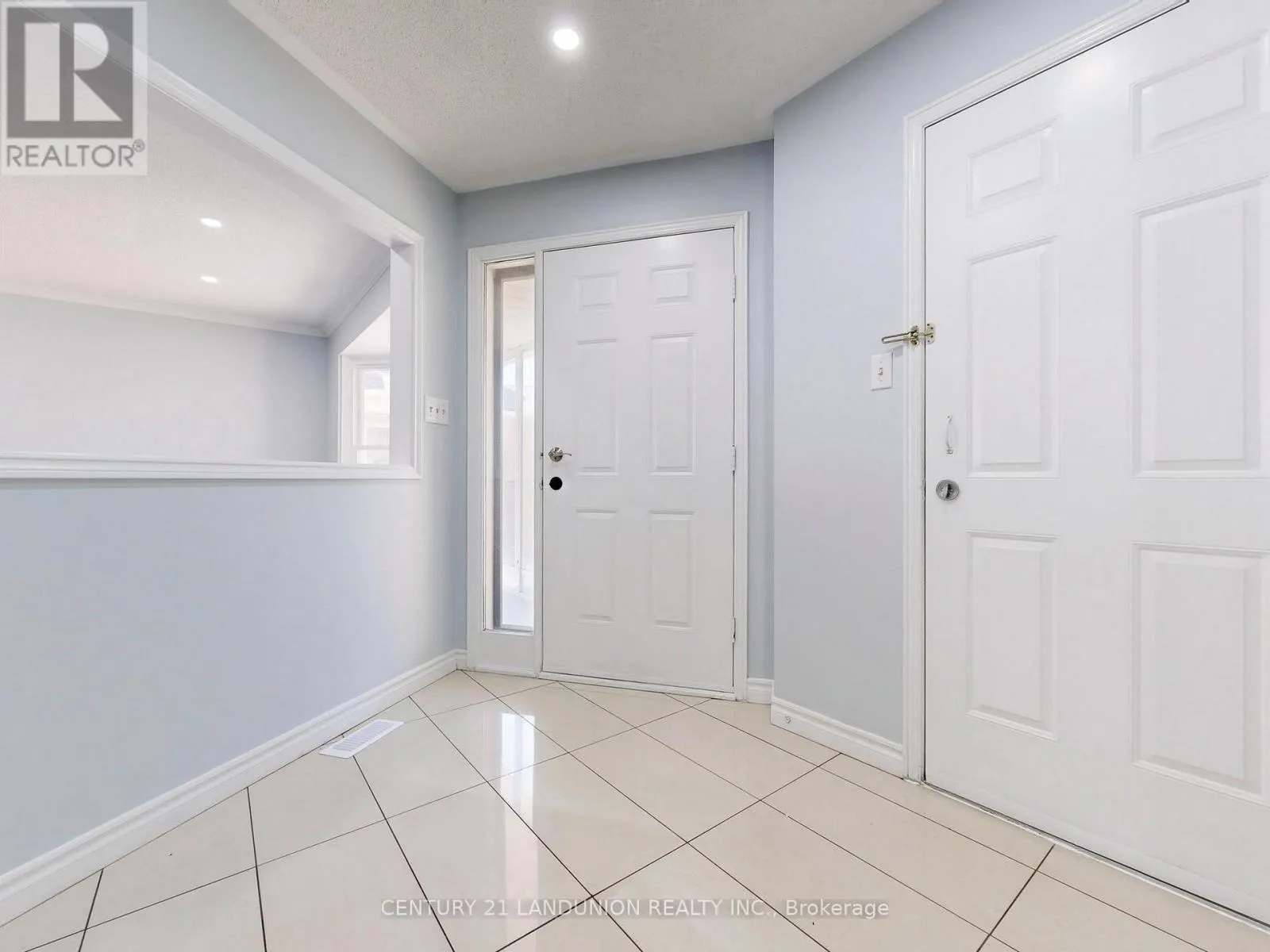25 BEMERTON COURT