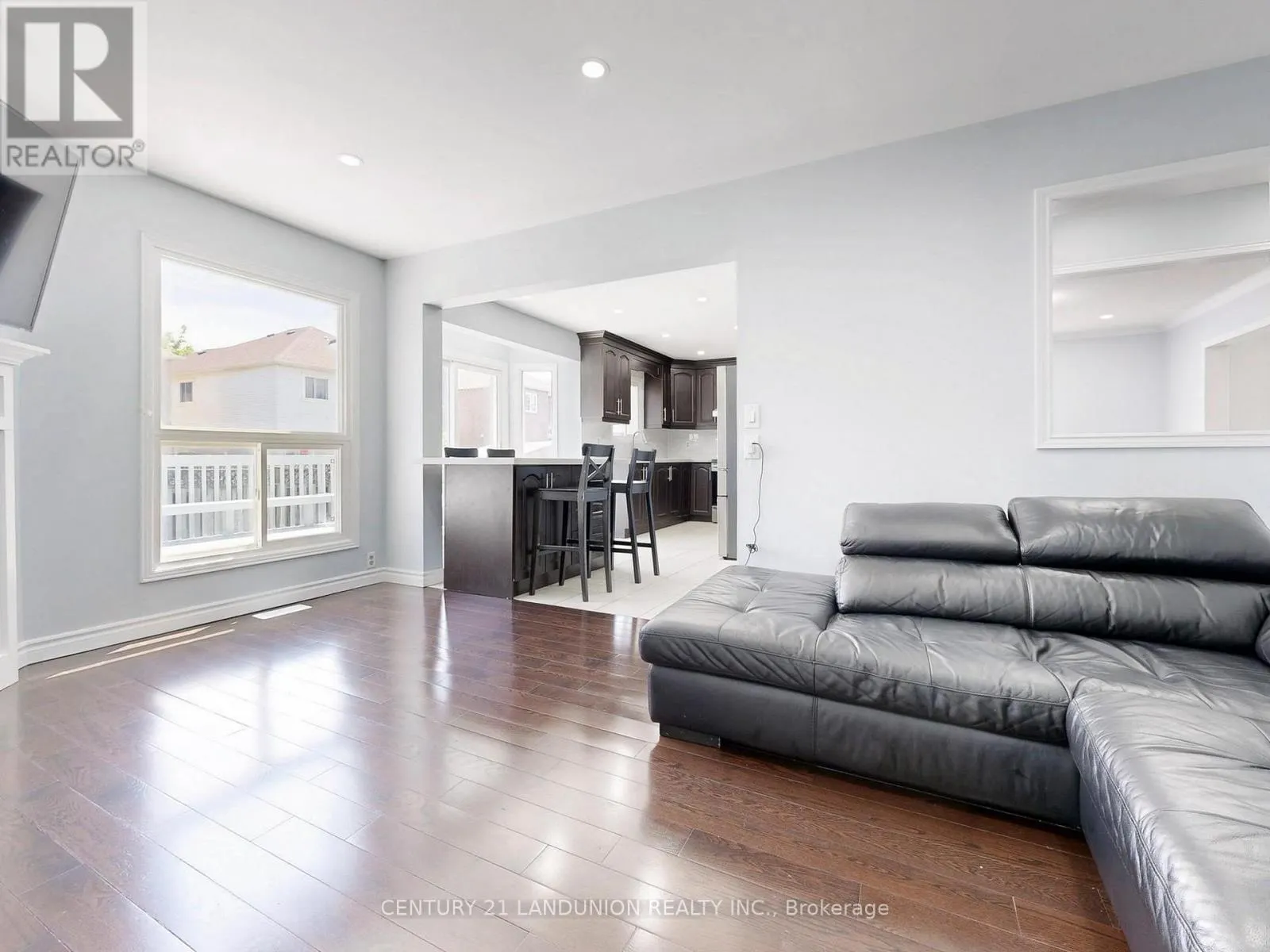 25 BEMERTON COURT