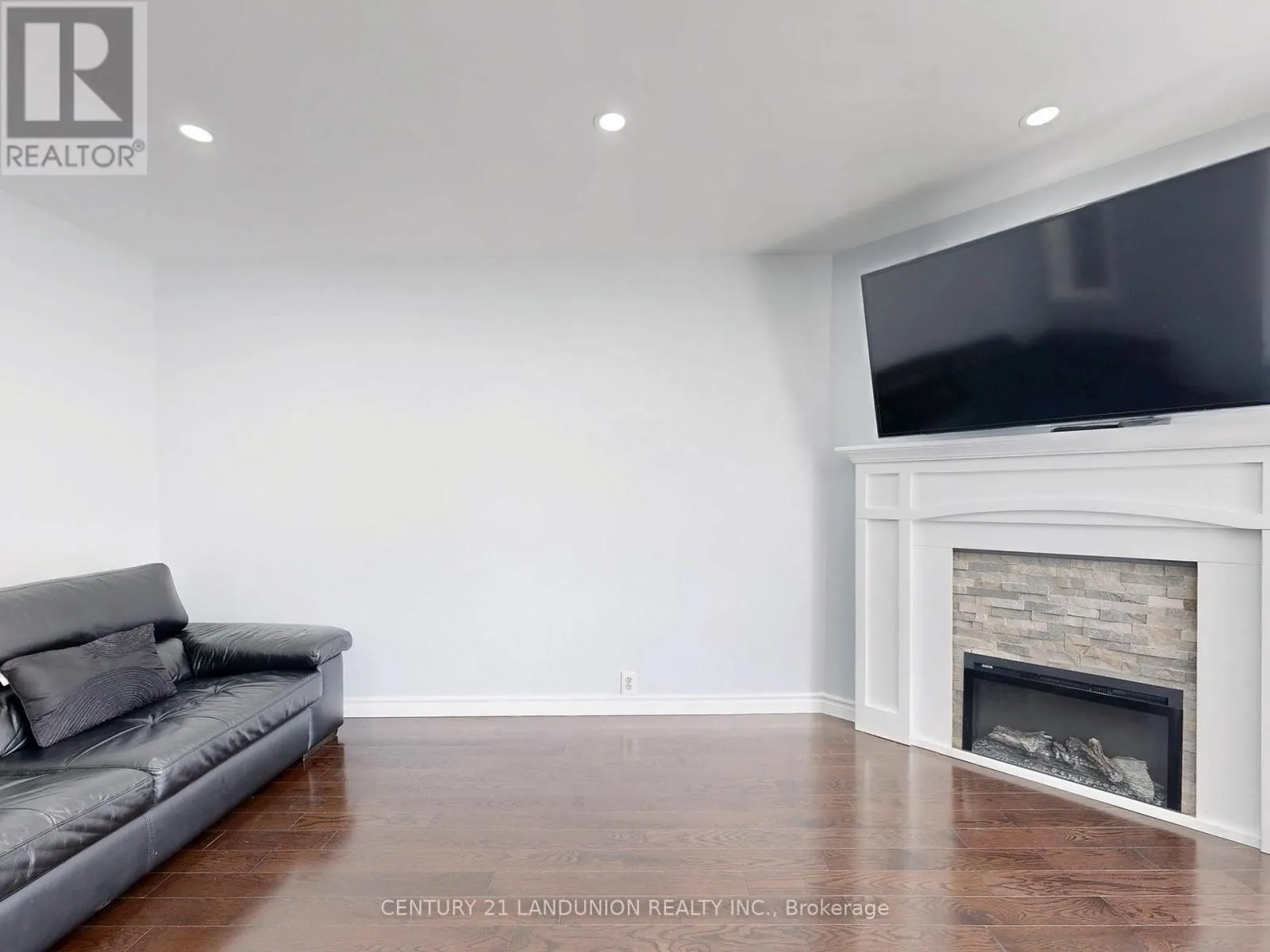 25 BEMERTON COURT