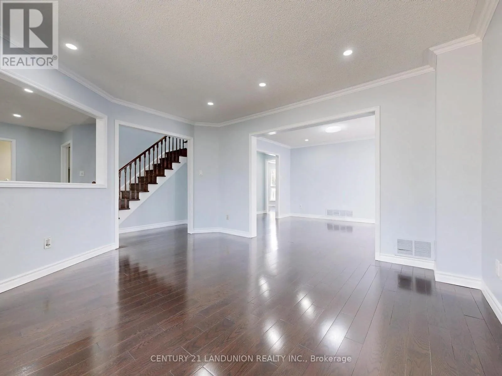 25 BEMERTON COURT