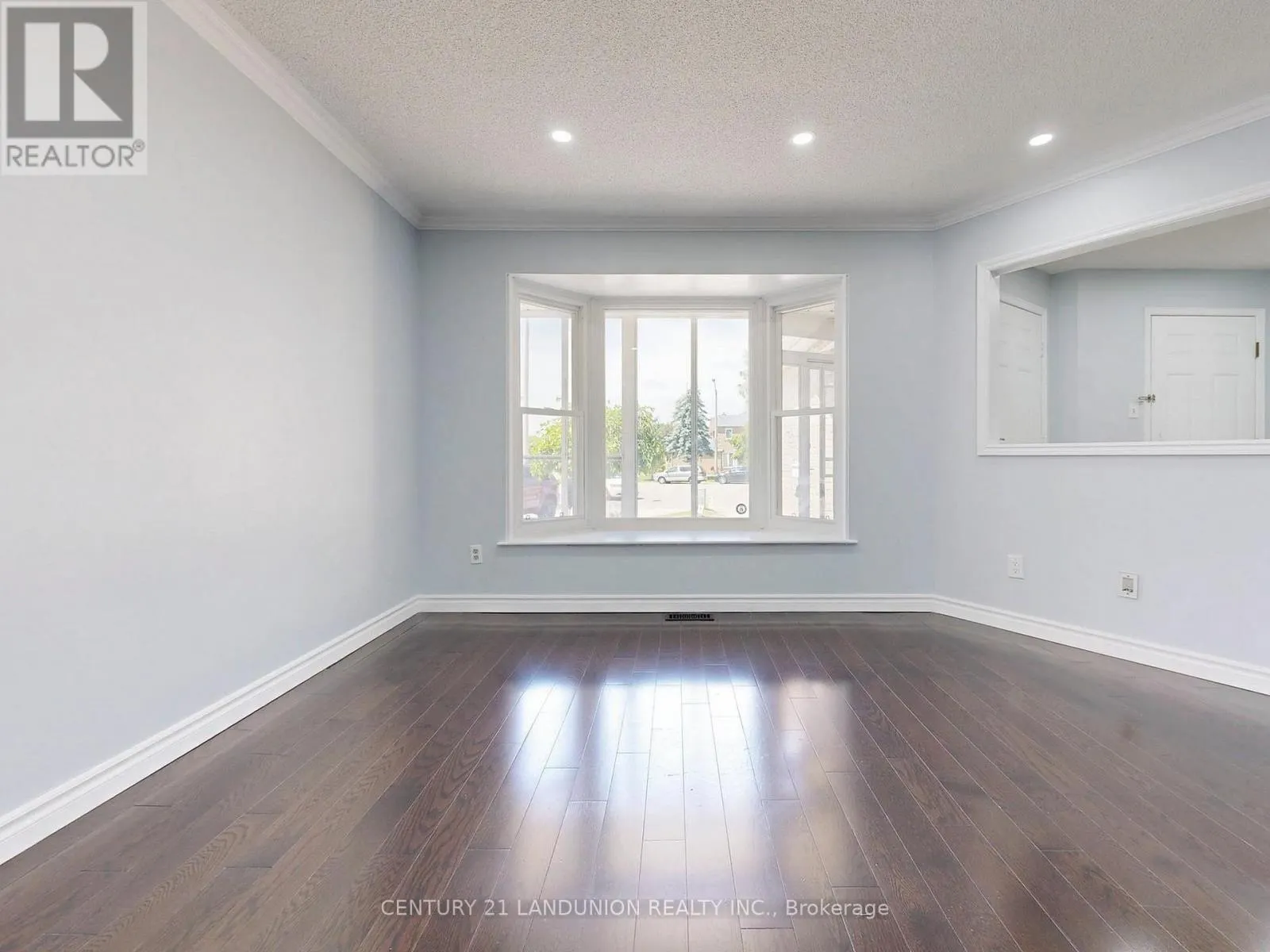 25 BEMERTON COURT
