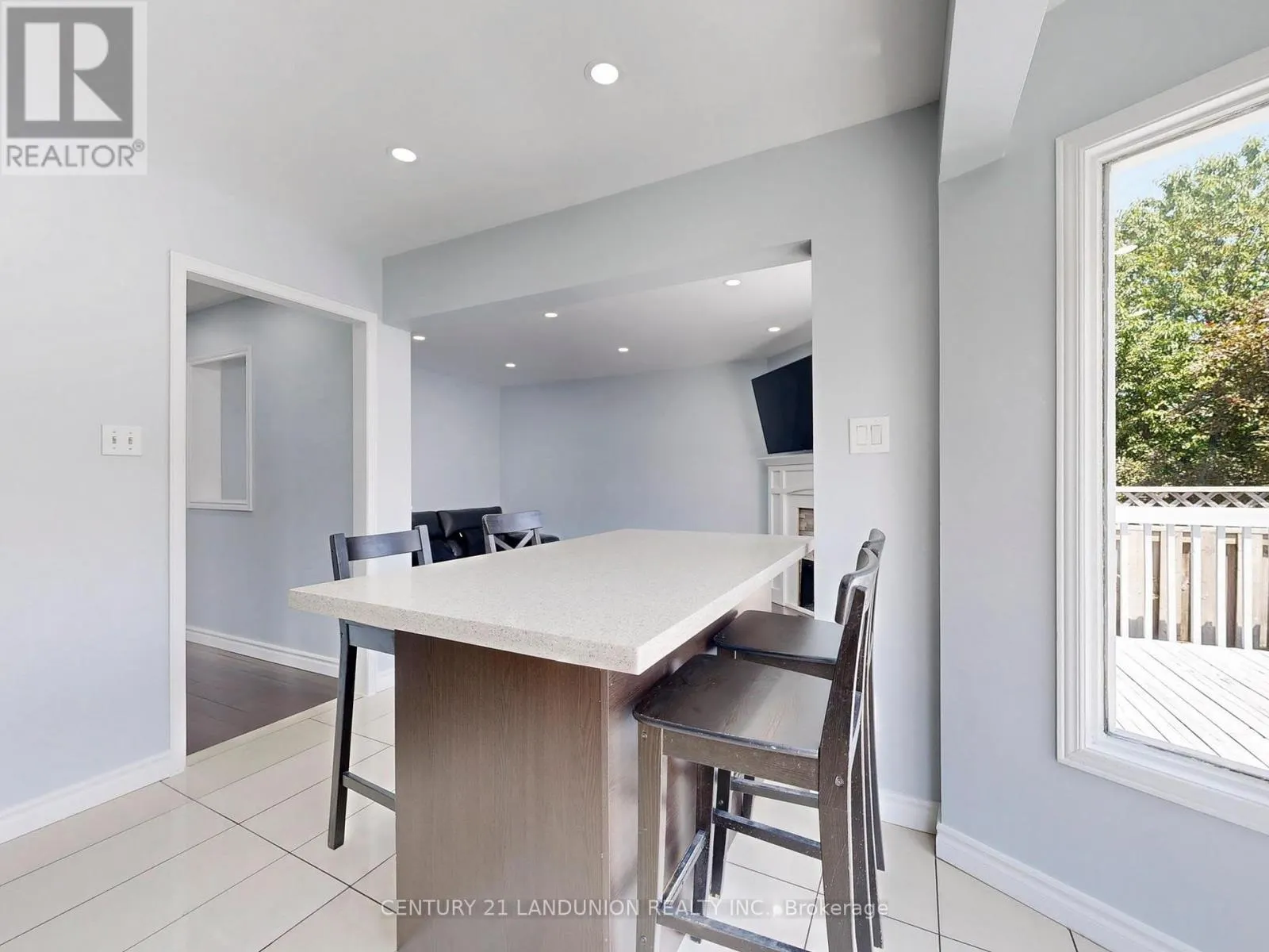 25 BEMERTON COURT