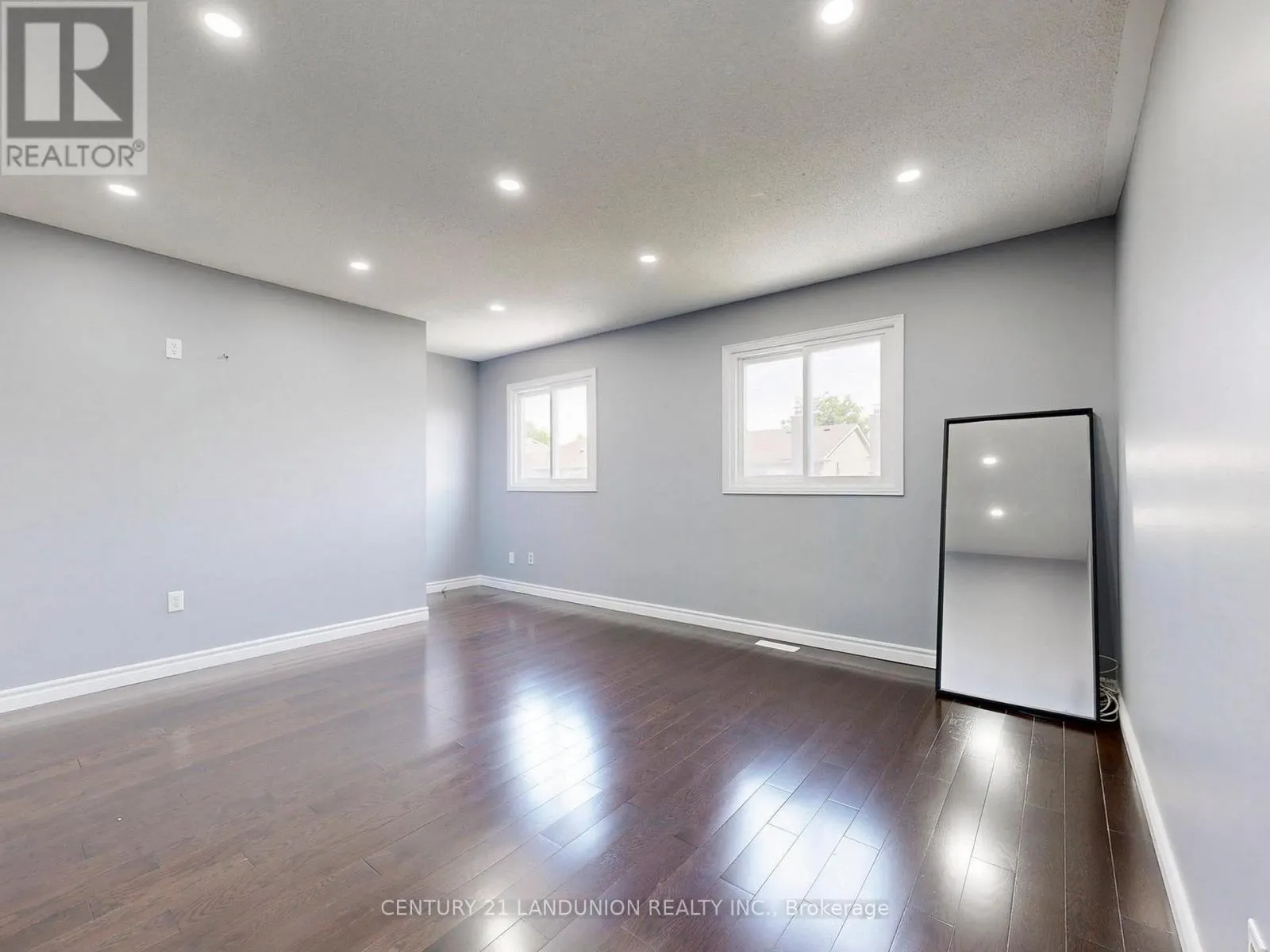 25 BEMERTON COURT