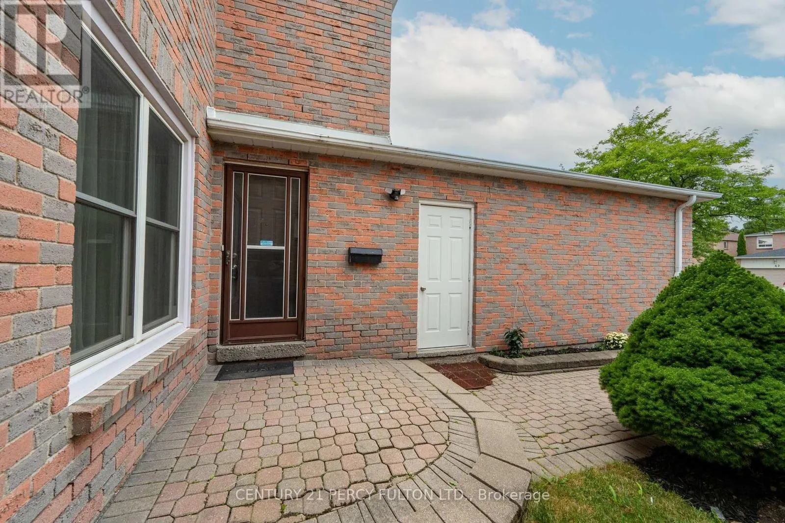 45 WHITLEY CASTLE CRESCENT