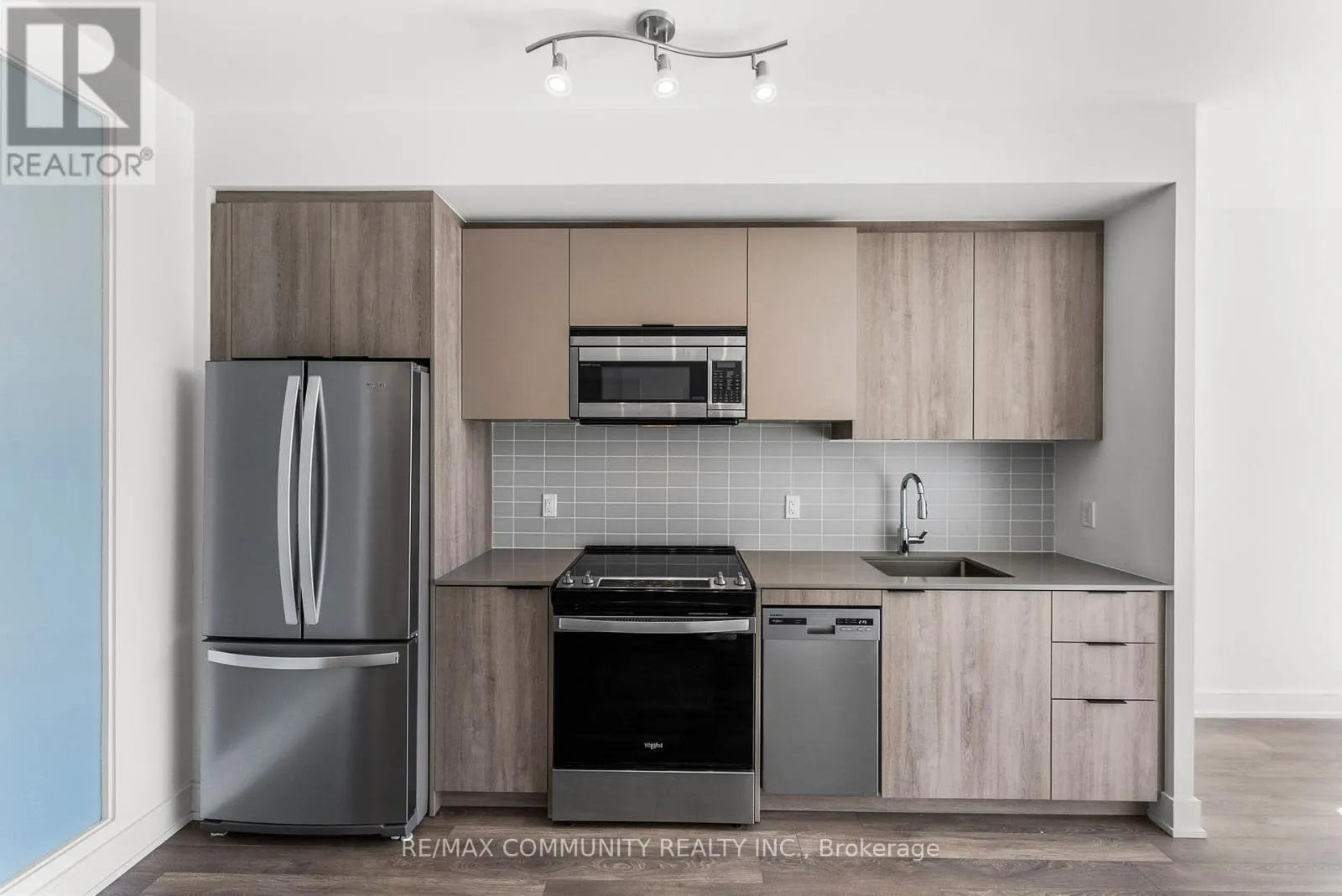206 - 1350 ELLESMERE ROAD