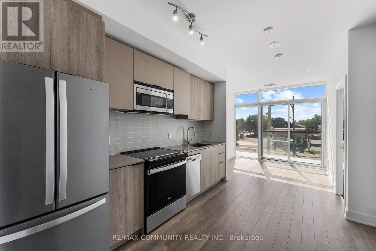 206 - 1350 ELLESMERE ROAD