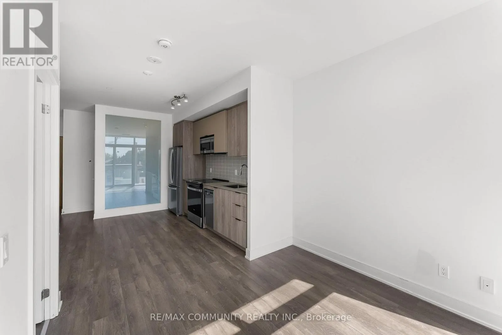 206 - 1350 ELLESMERE ROAD
