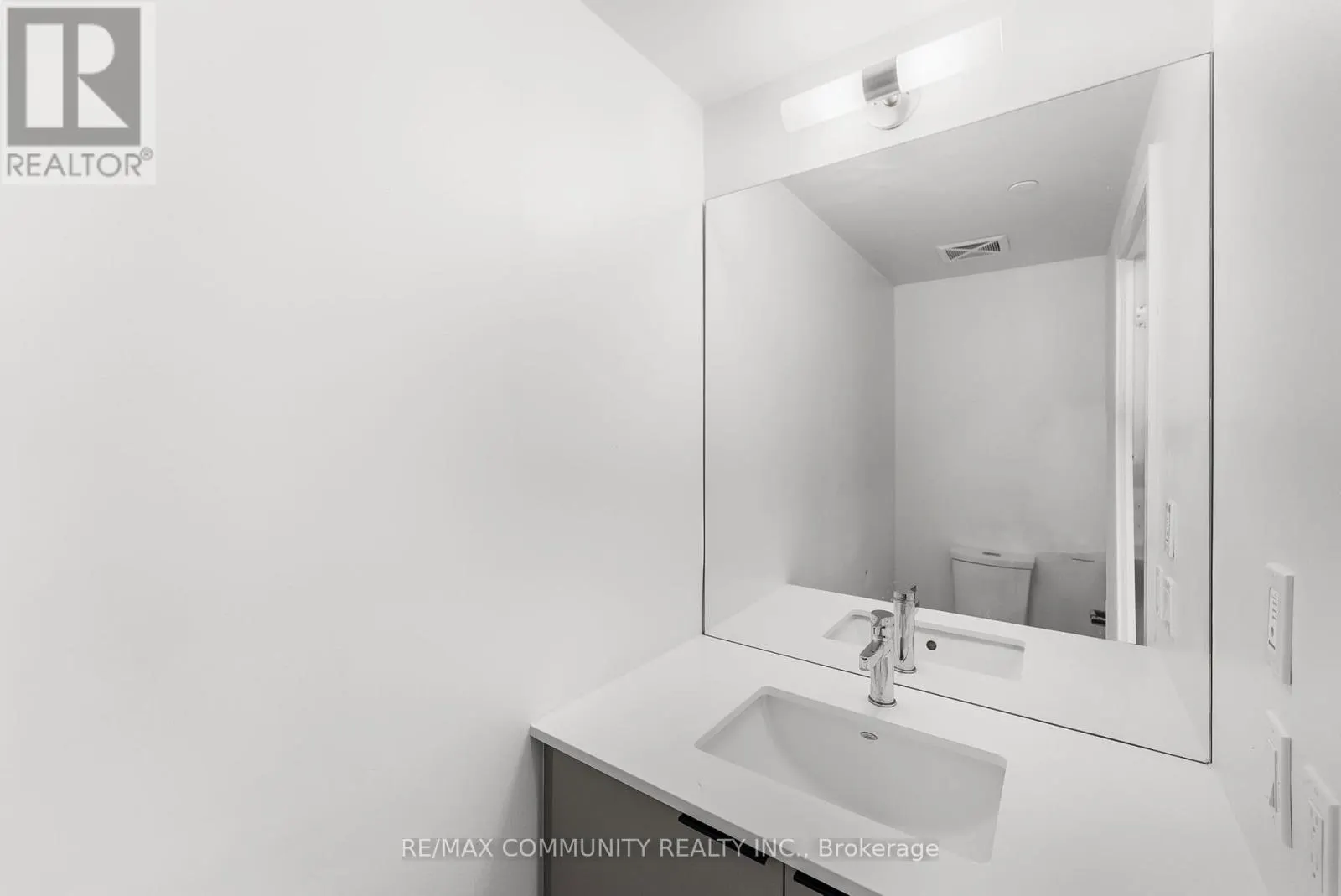 206 - 1350 ELLESMERE ROAD