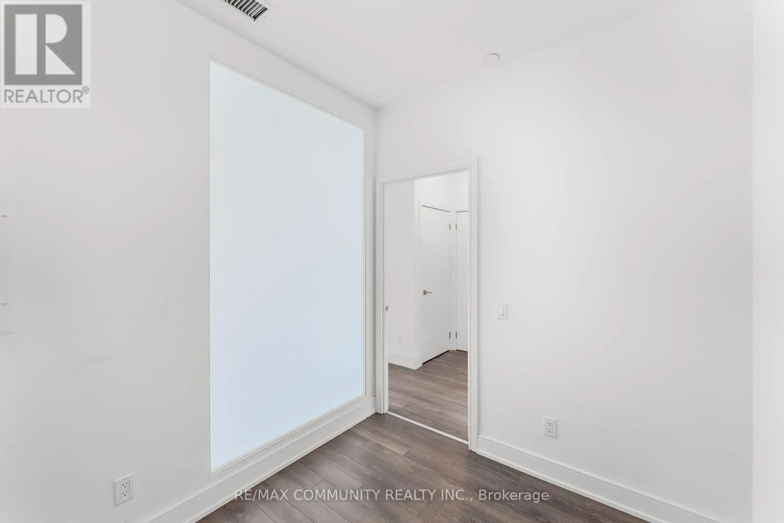 206 - 1350 ELLESMERE ROAD