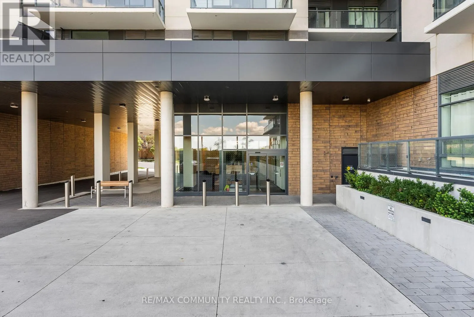206 - 1350 ELLESMERE ROAD