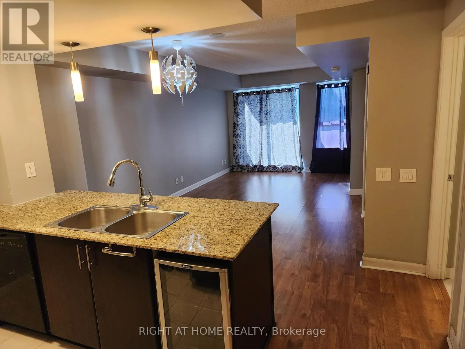 2009 - 190 BOROUGH DRIVE