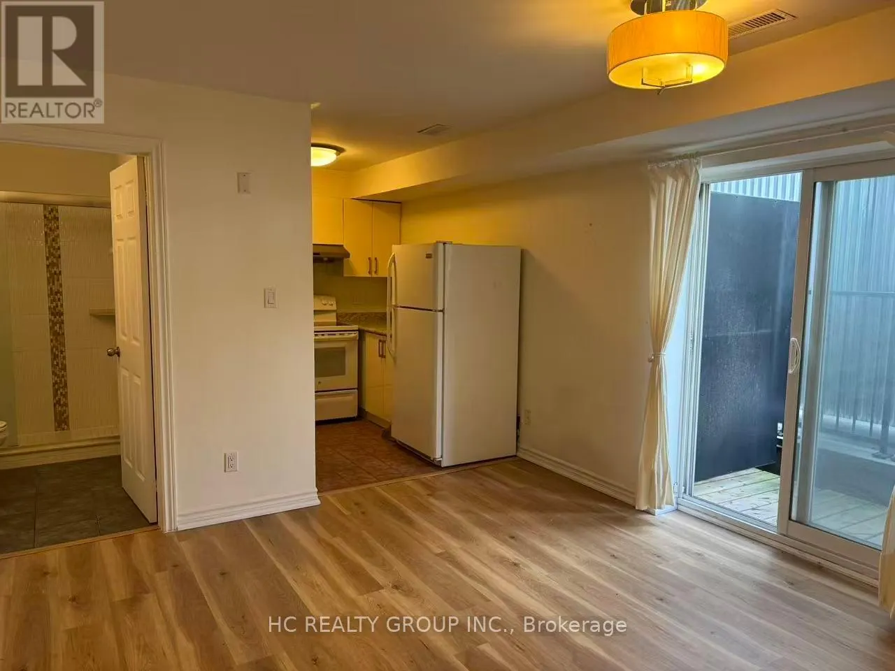 2 - 1606 QUEEN STREET E