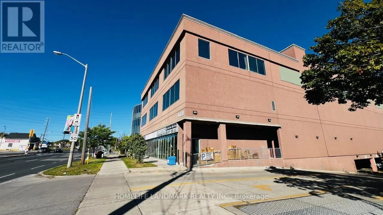 101A 101B 172 - 4438 SHEPPARD AVENUE E