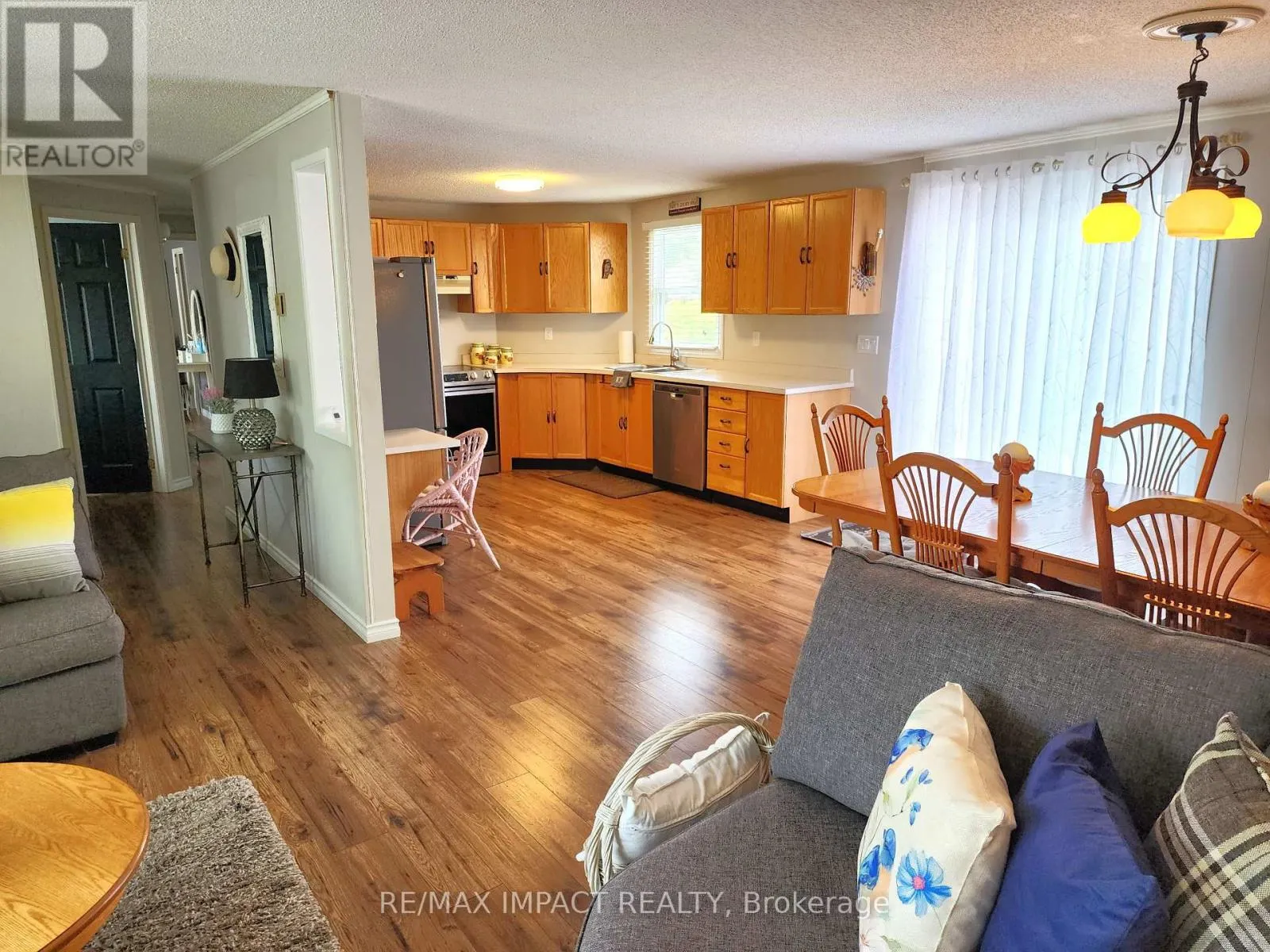 4 CHAMPLAIN COURT