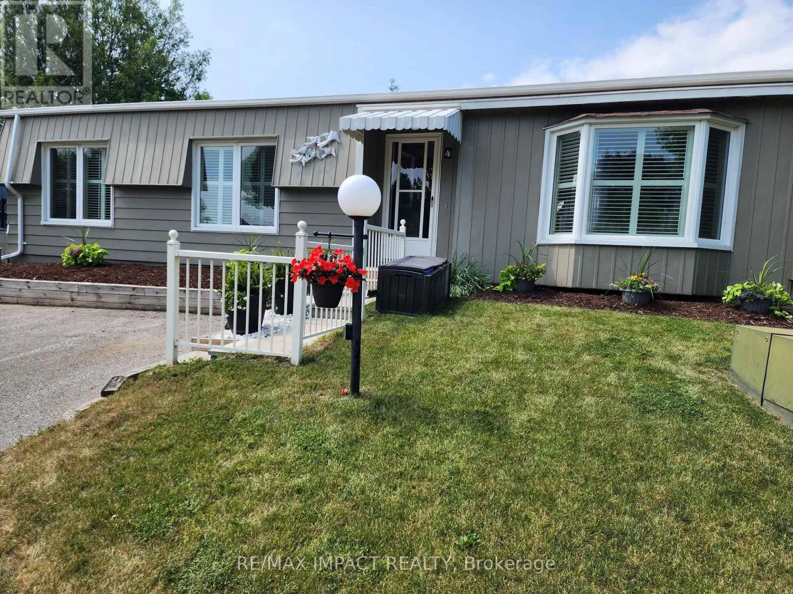 4 CHAMPLAIN COURT