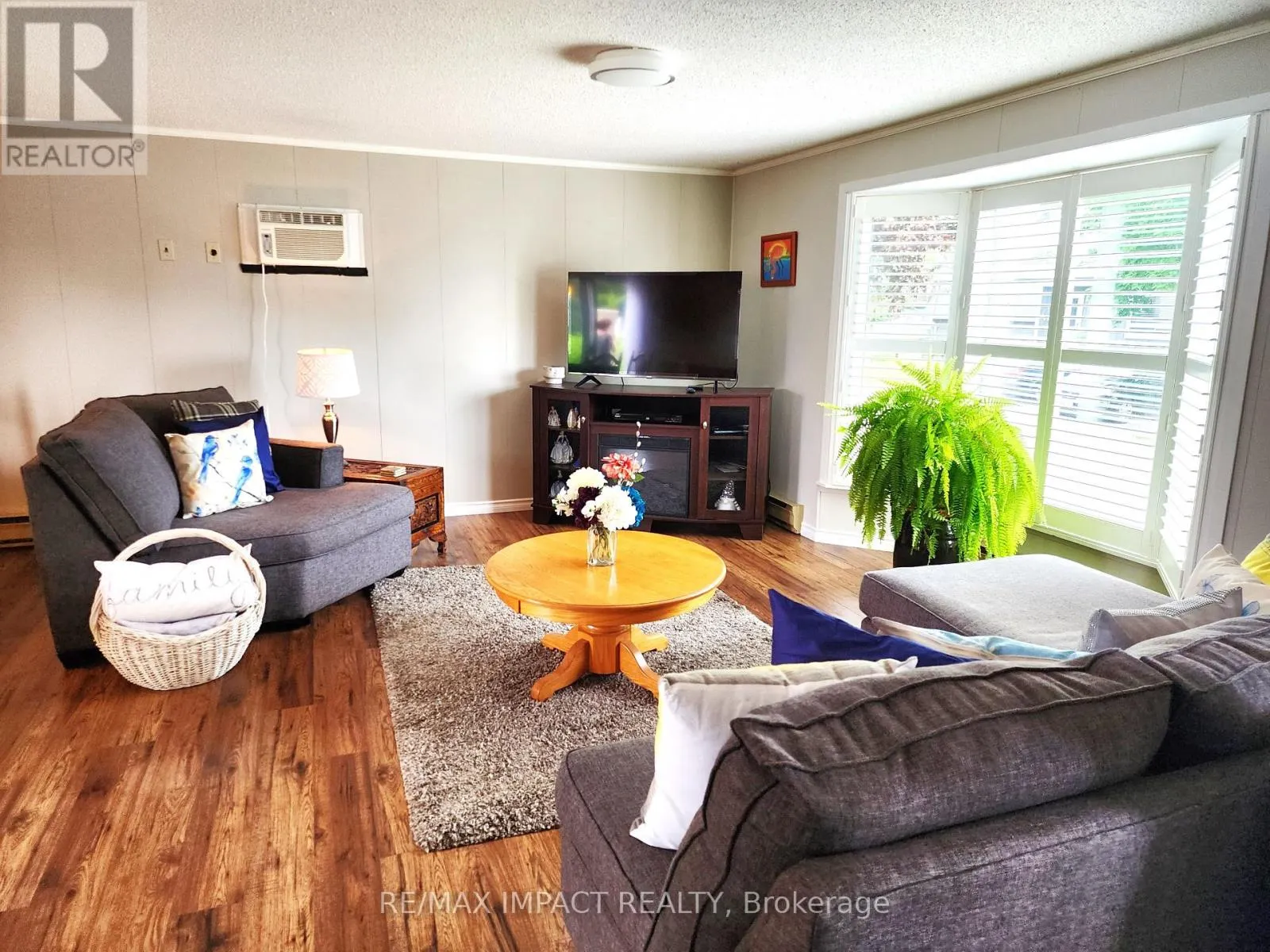 4 CHAMPLAIN COURT