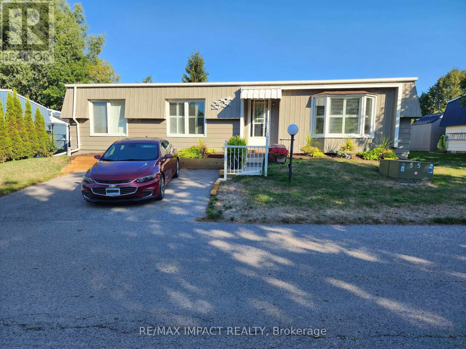 4 CHAMPLAIN COURT