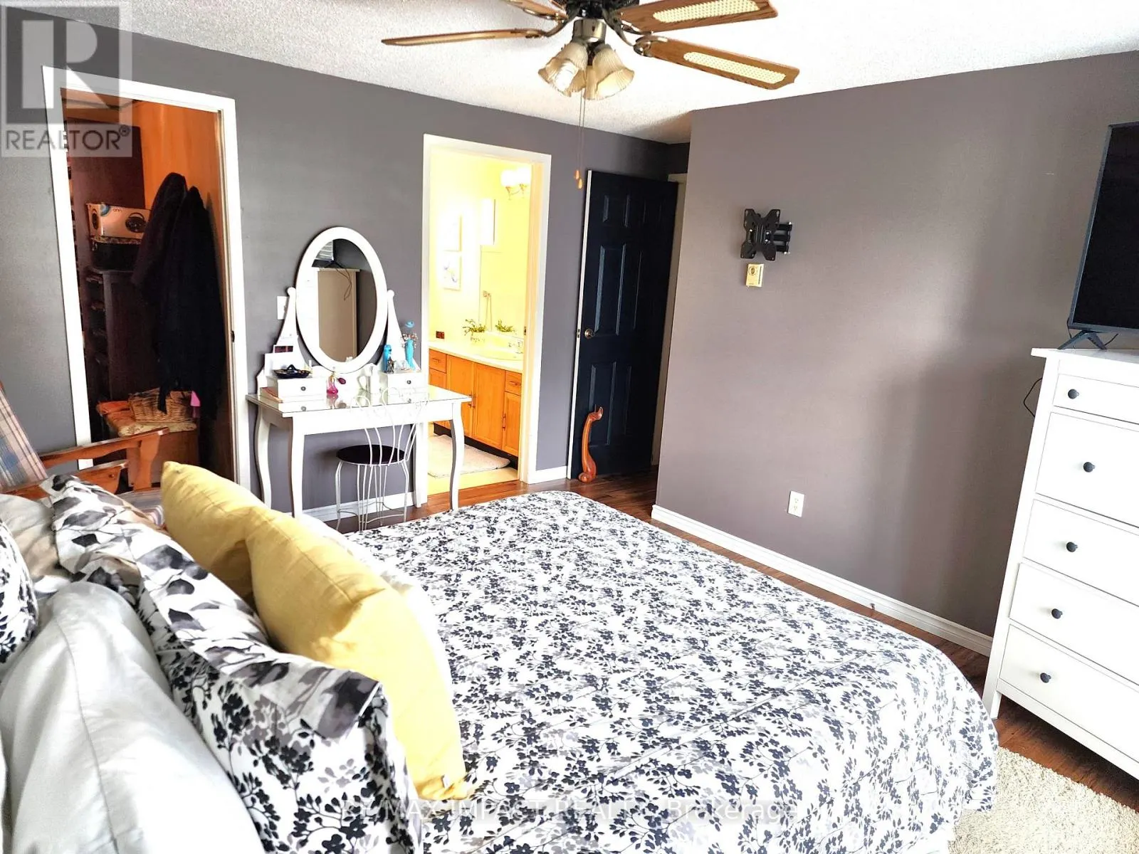 4 CHAMPLAIN COURT