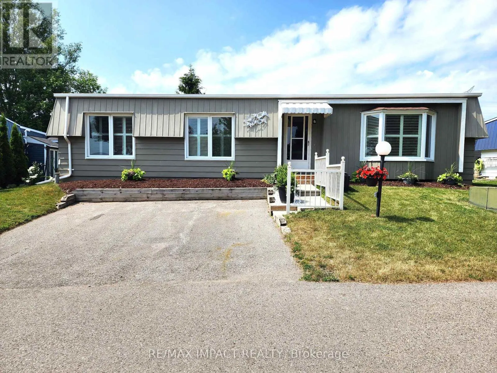 4 CHAMPLAIN COURT