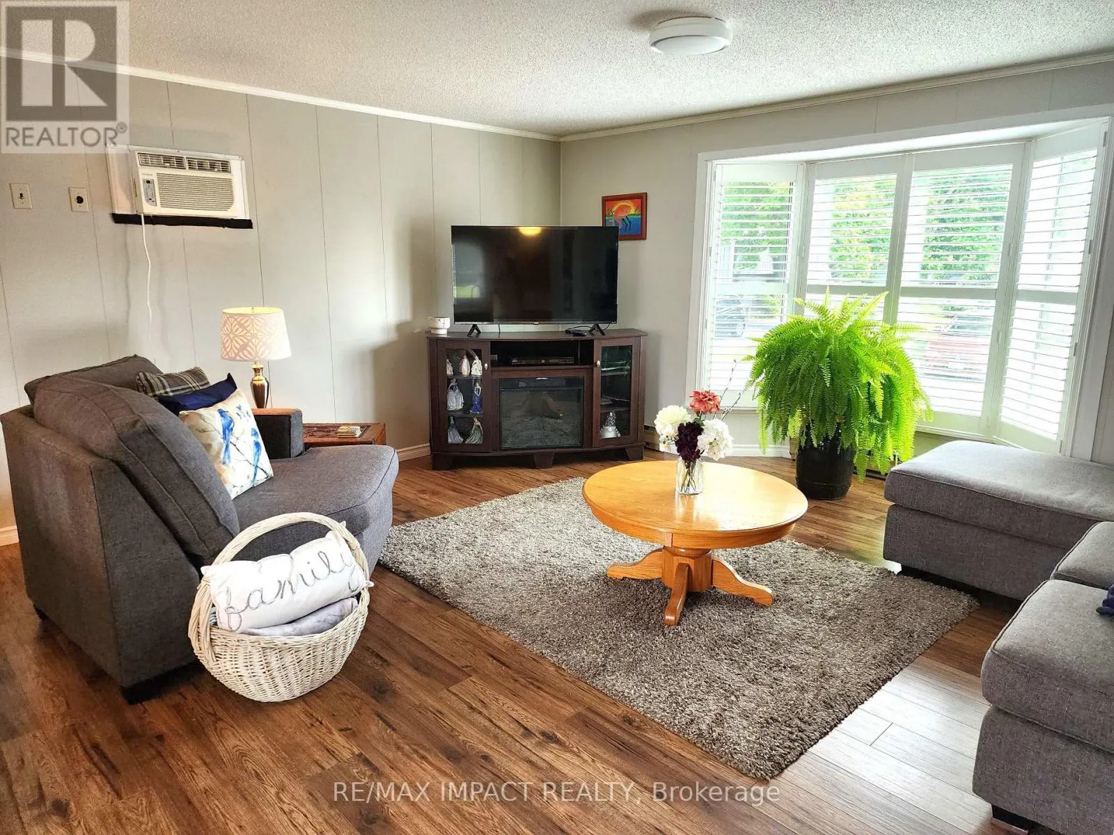 4 CHAMPLAIN COURT