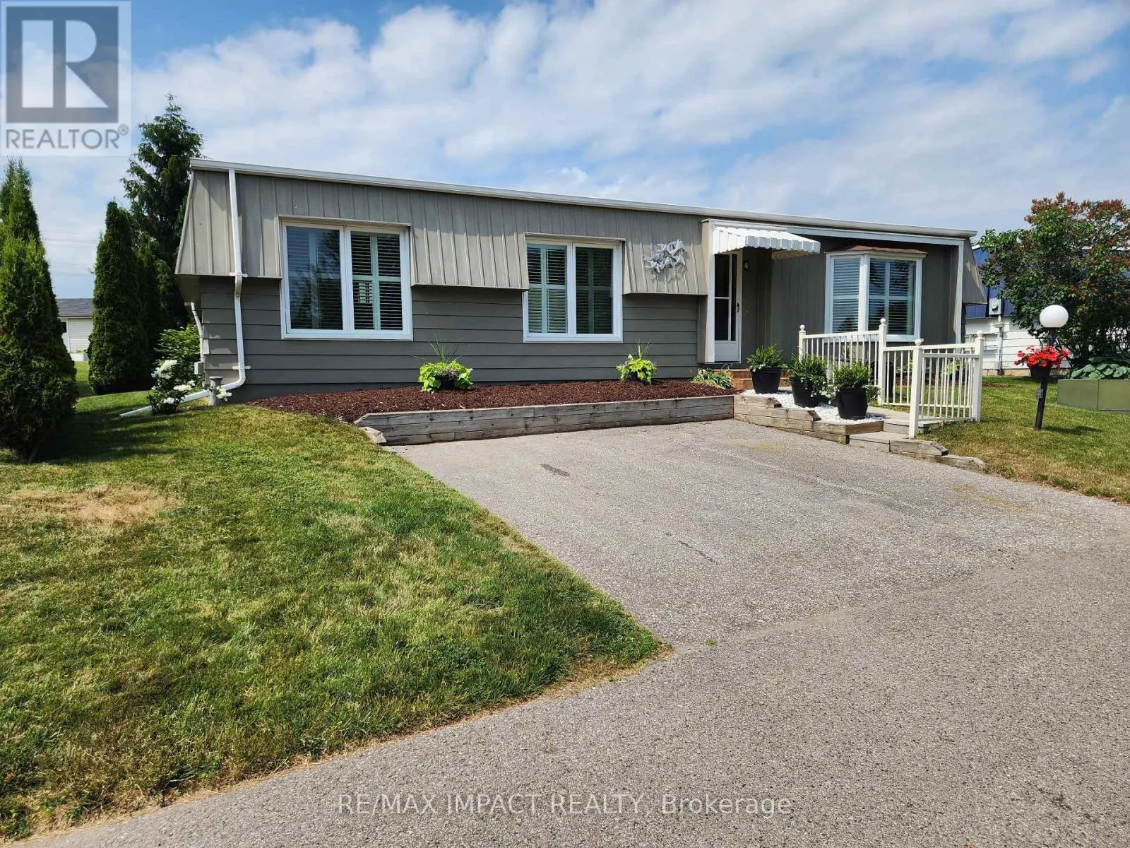 4 CHAMPLAIN COURT