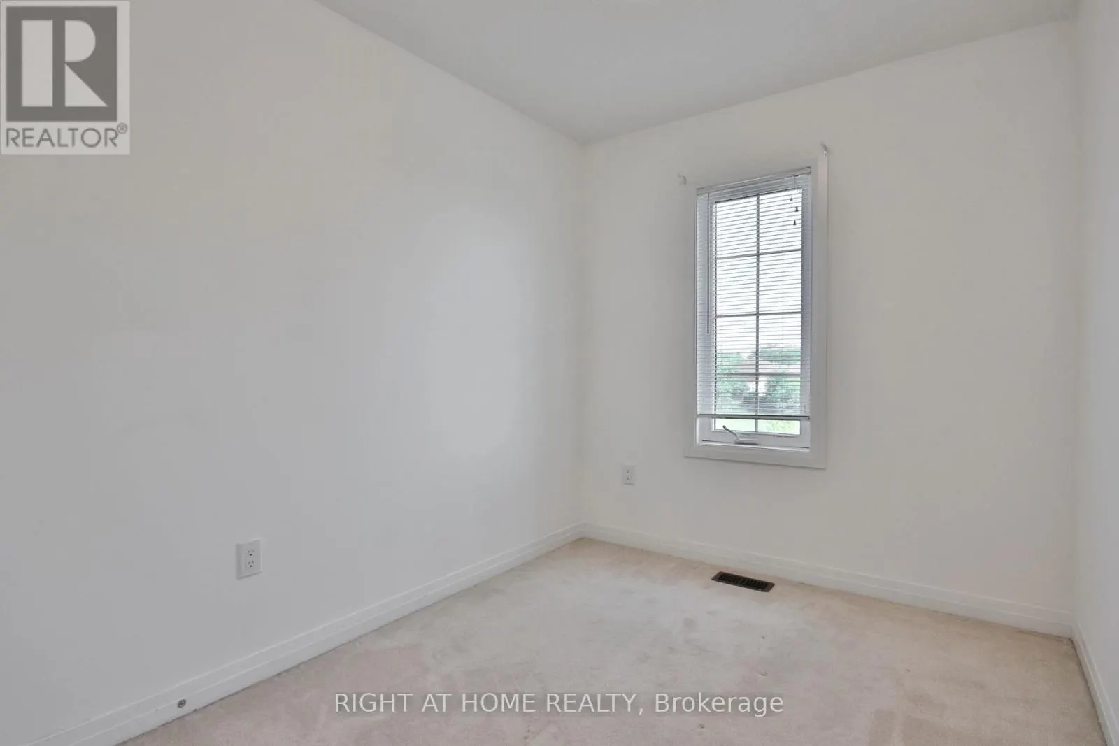 504 ROSSLAND ROAD W