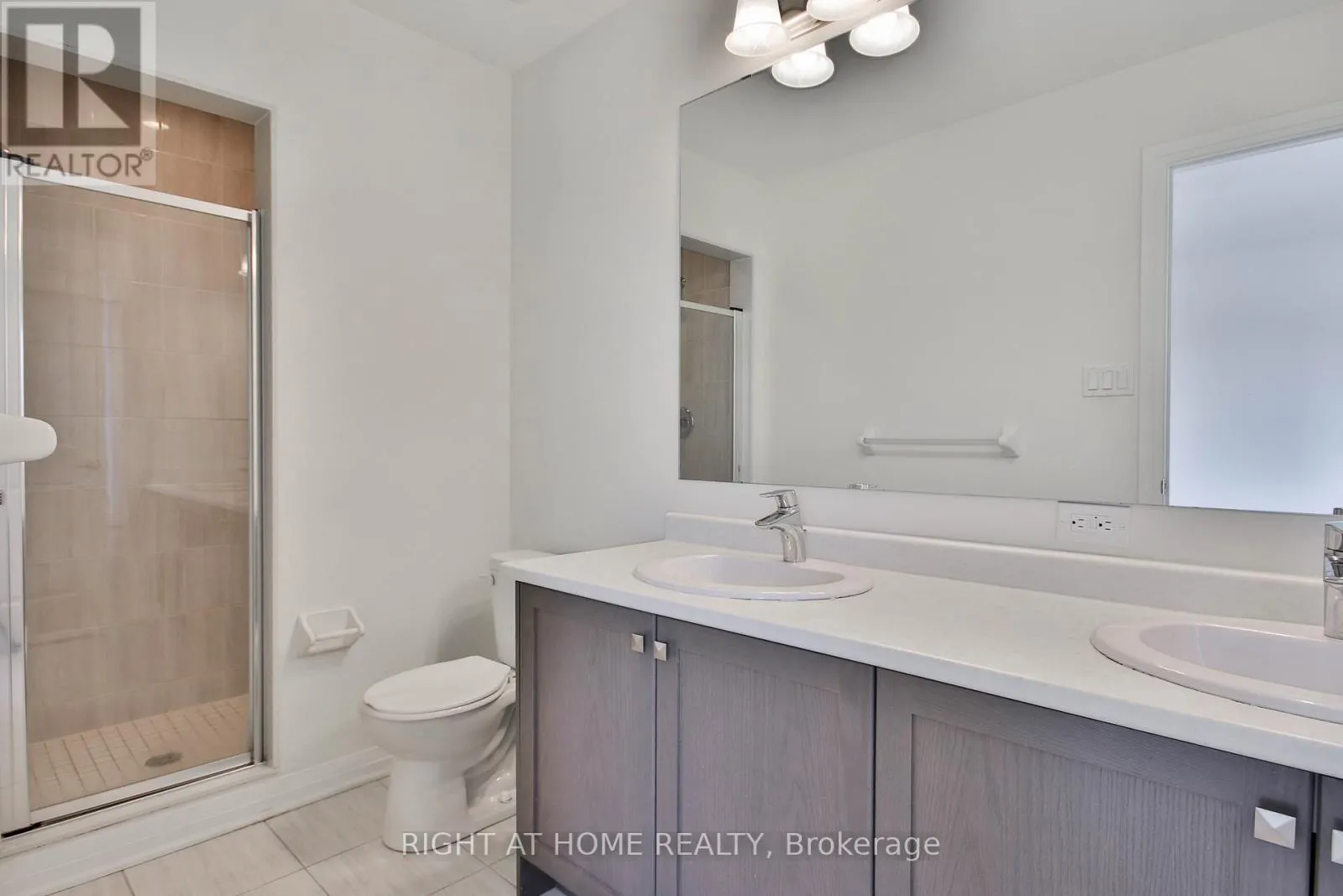 504 ROSSLAND ROAD W