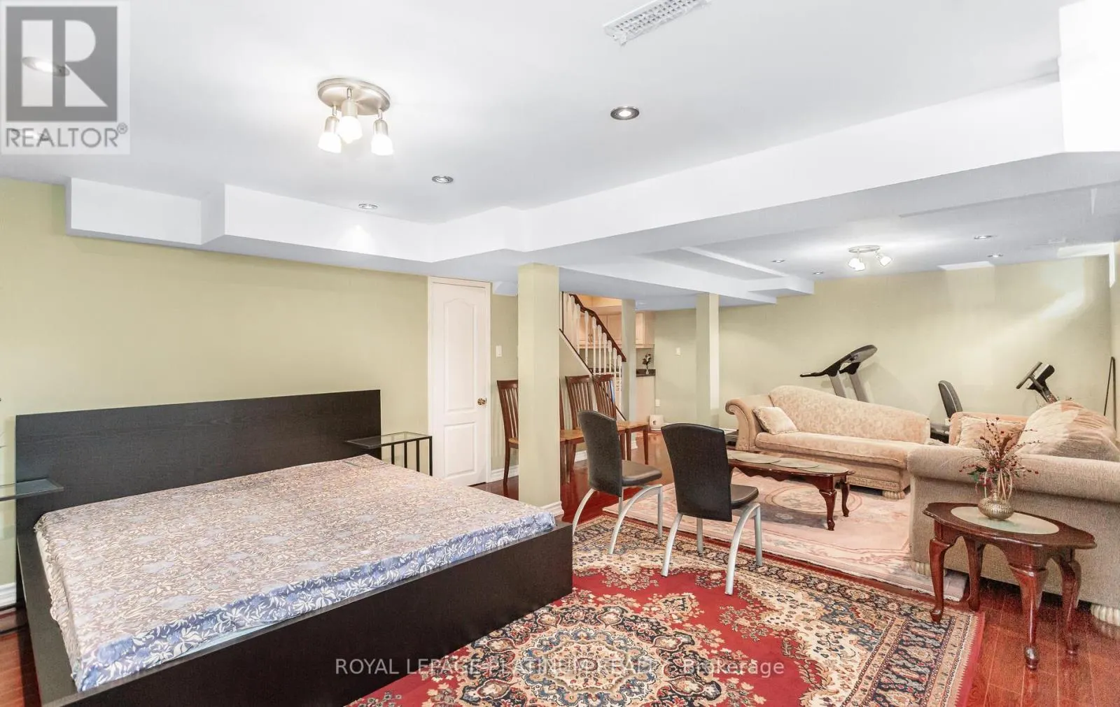 4 SKIPPERHILL CRESCENT