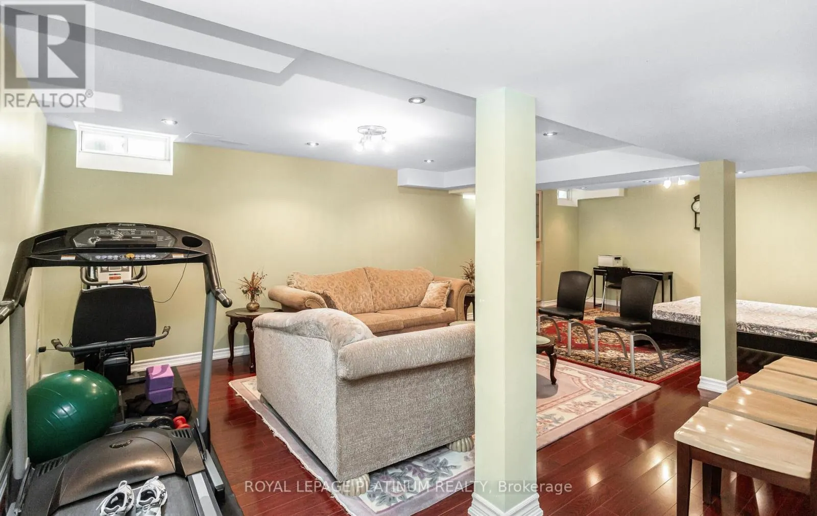 4 SKIPPERHILL CRESCENT