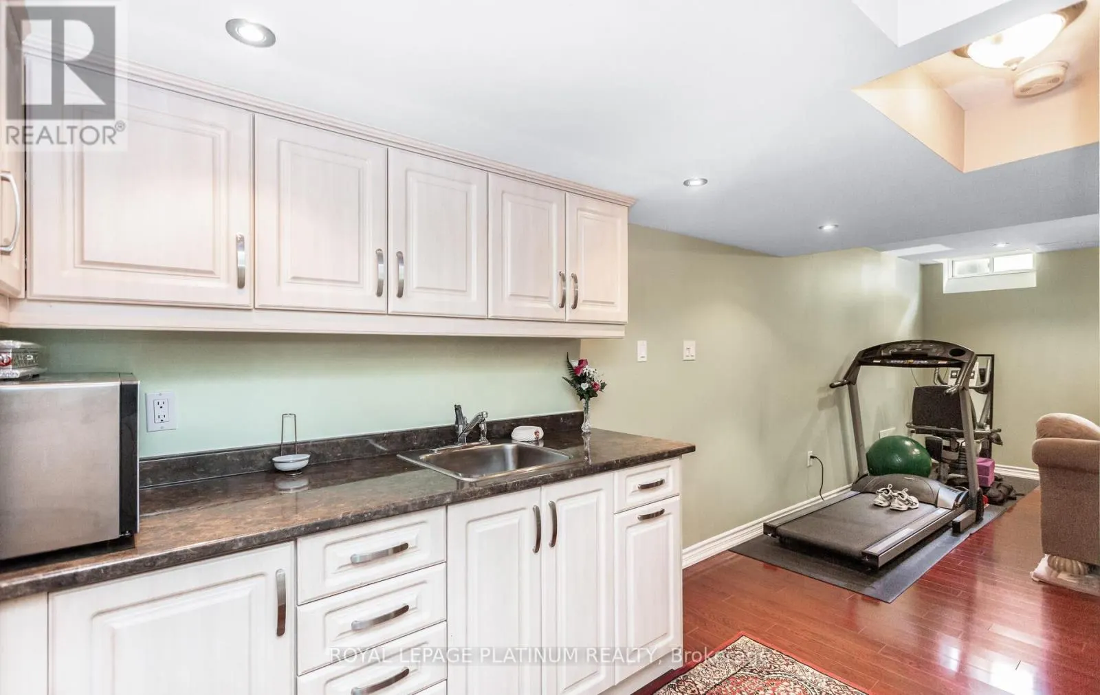 4 SKIPPERHILL CRESCENT