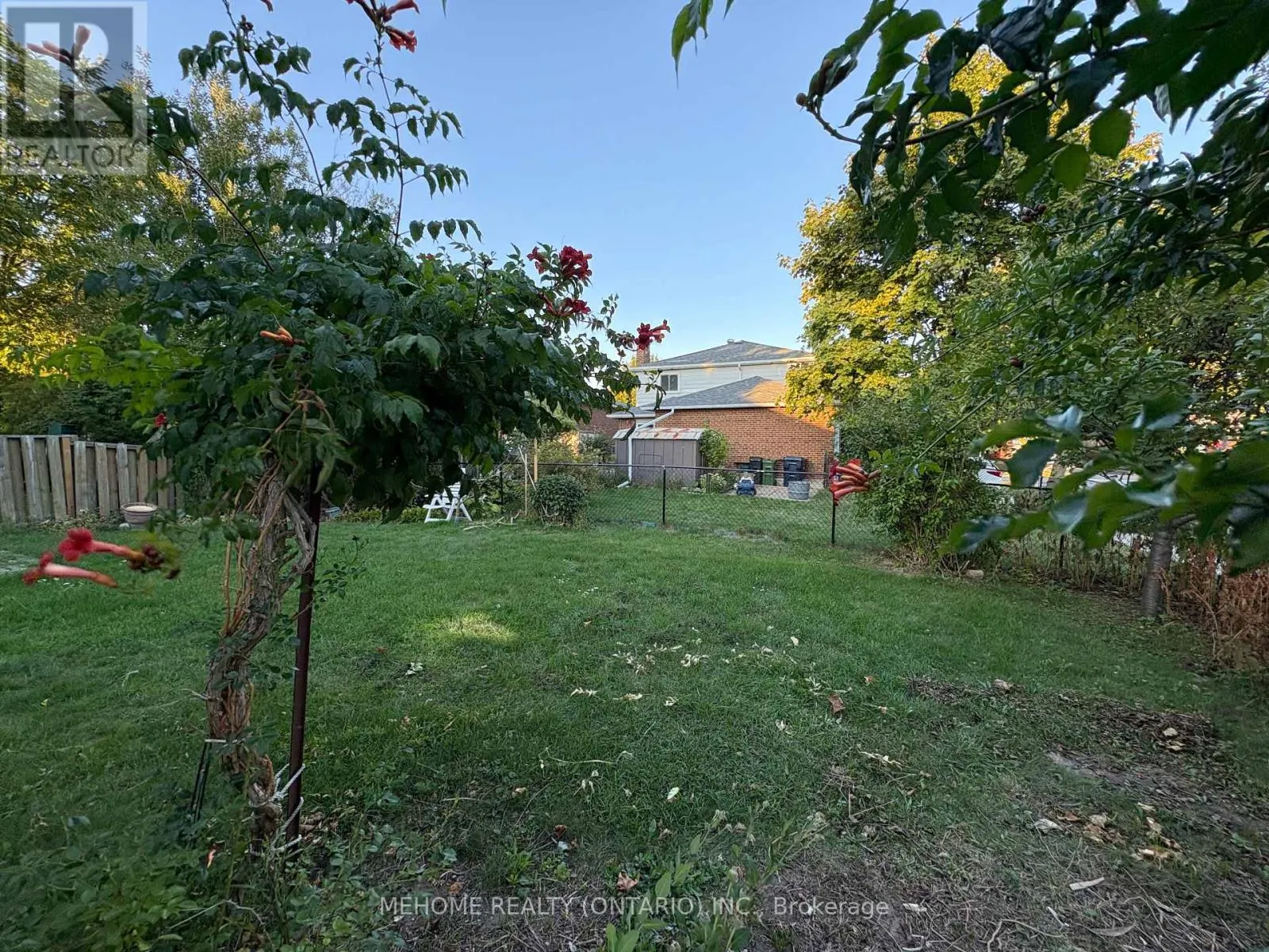 (UPPER) - 2 CORTON GATE