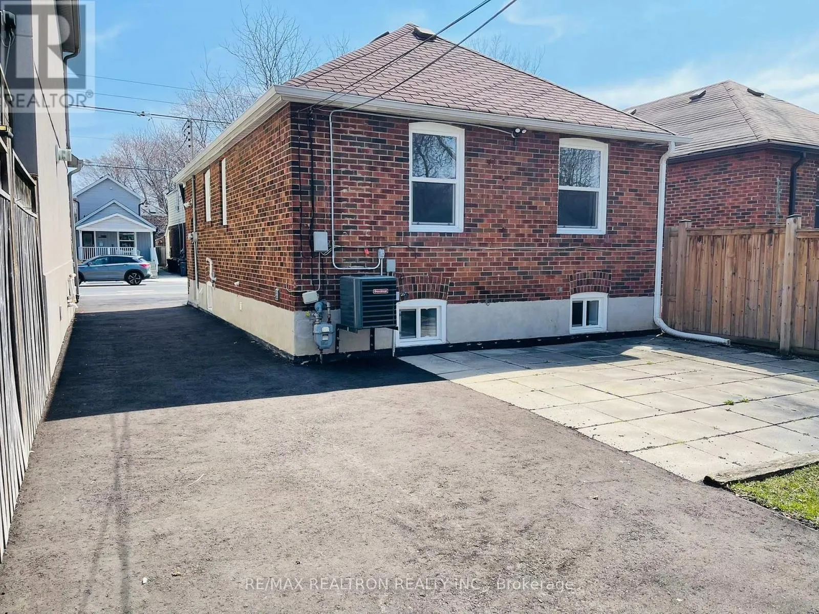 1380 WOODBINE AVENUE