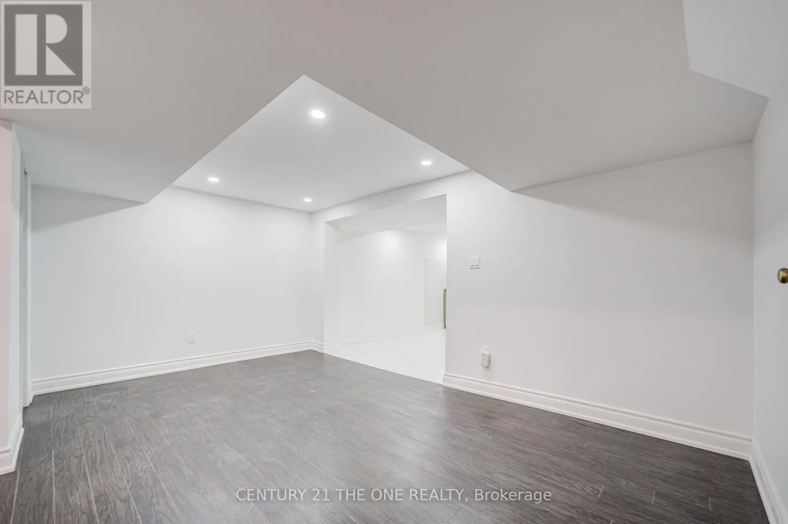 54 MARBLEMOUNT CRESCENT