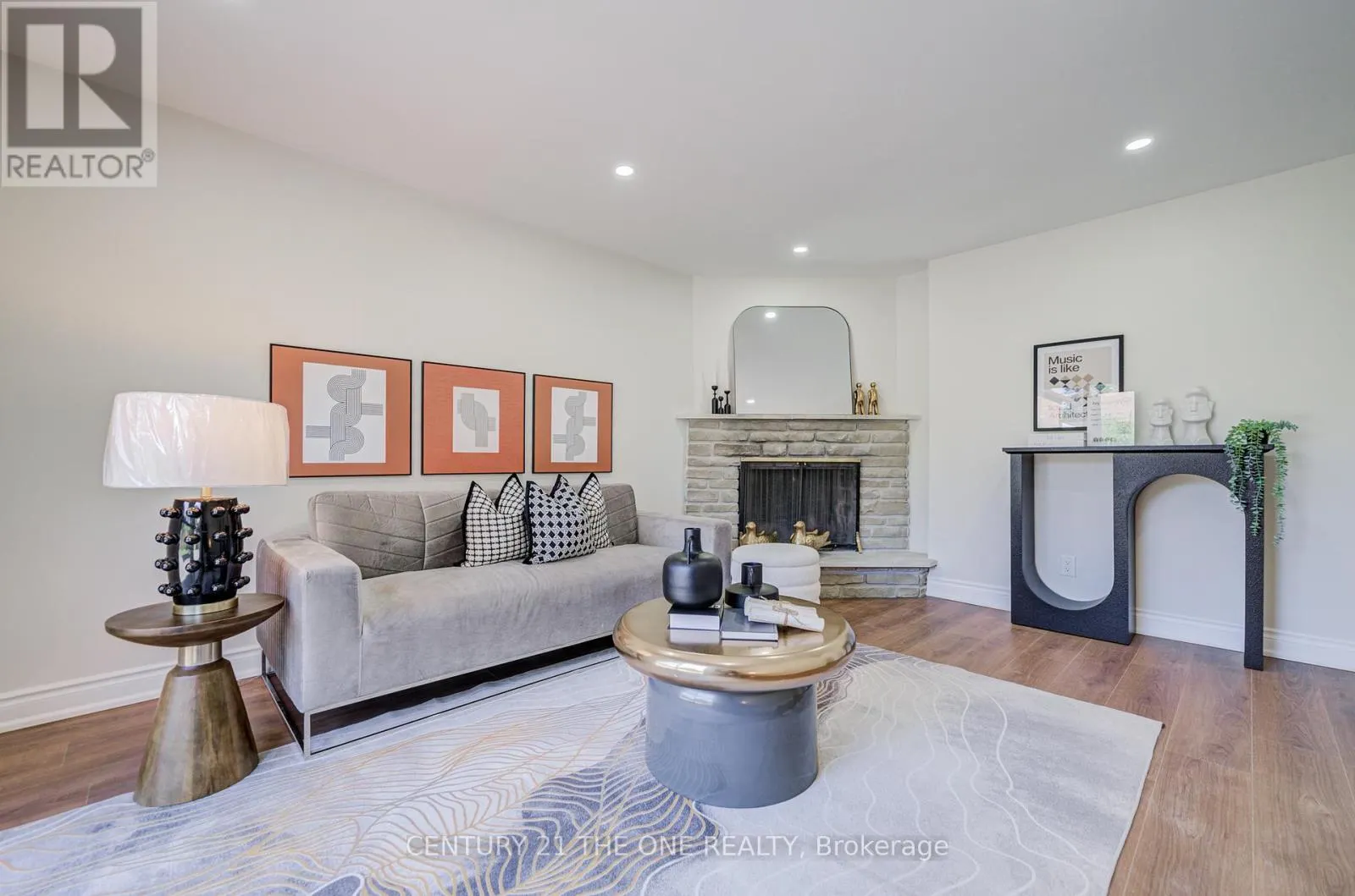 54 MARBLEMOUNT CRESCENT