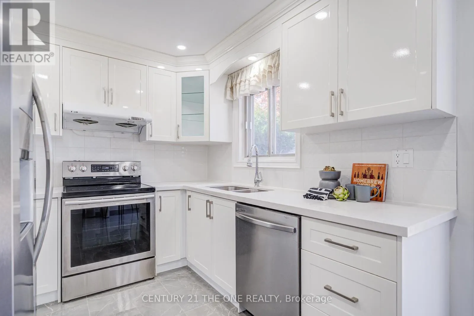 54 MARBLEMOUNT CRESCENT