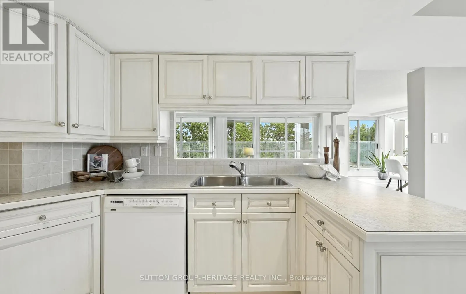 308 - 45 CUMBERLAND LANE