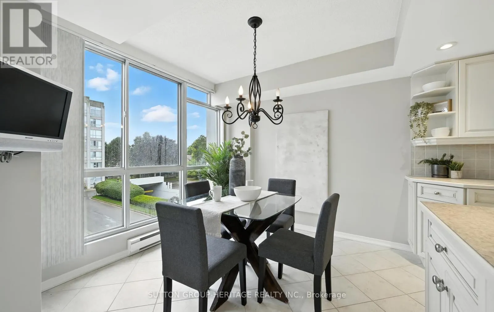 308 - 45 CUMBERLAND LANE