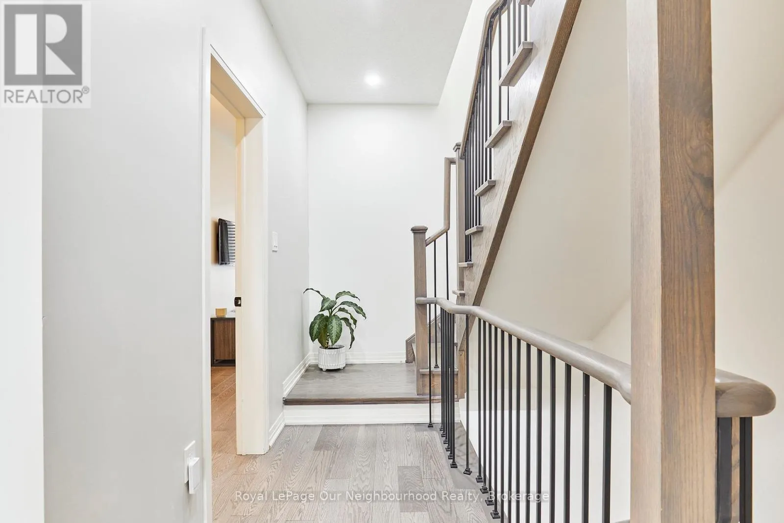 28 CLARINGTON BOULEVARD