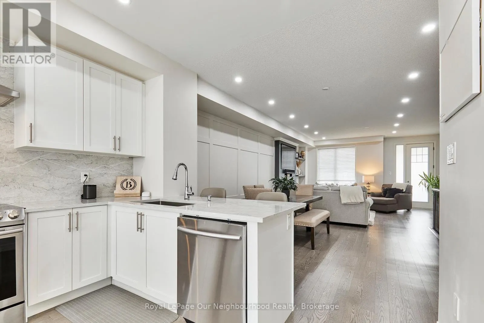 28 CLARINGTON BOULEVARD