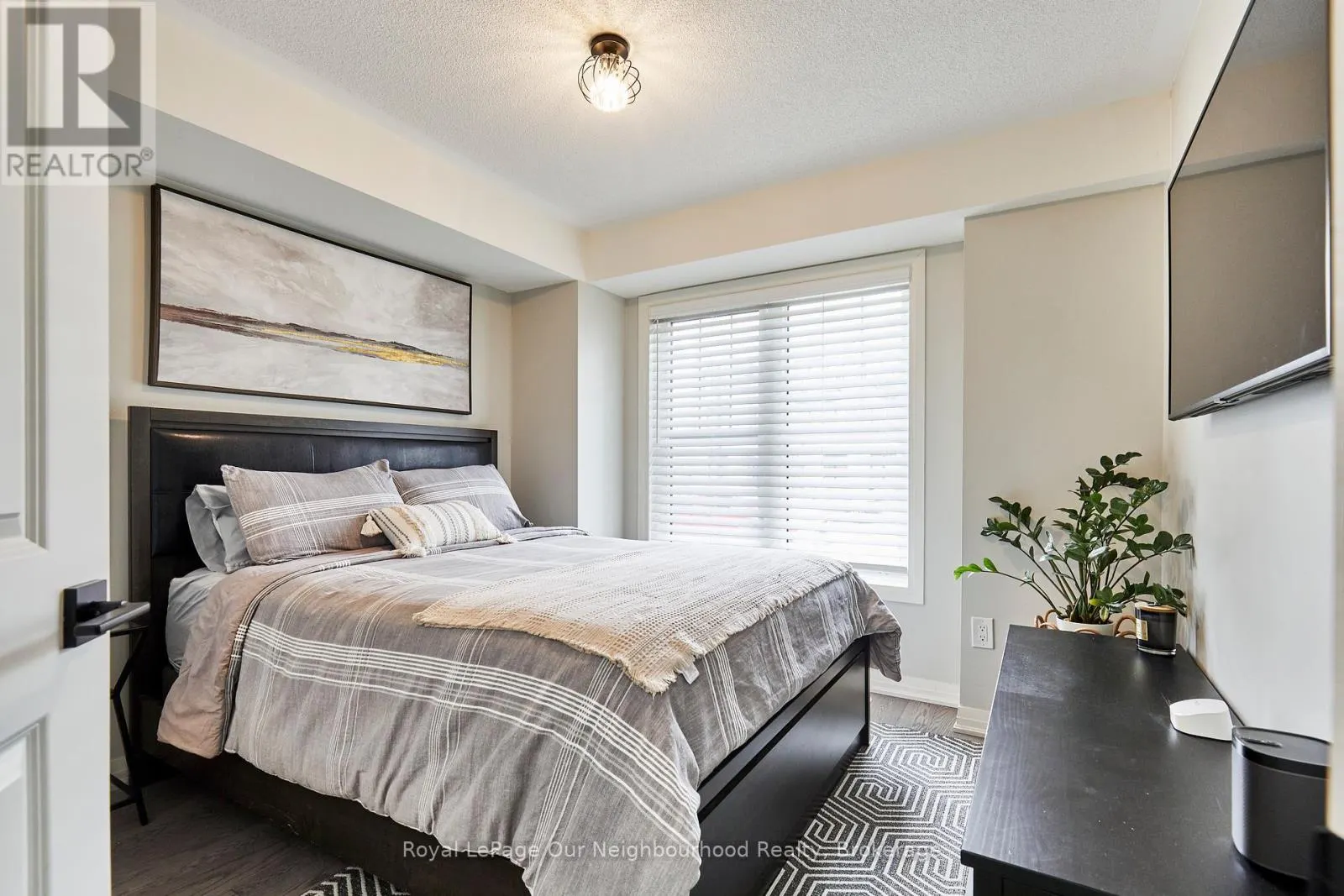 28 CLARINGTON BOULEVARD